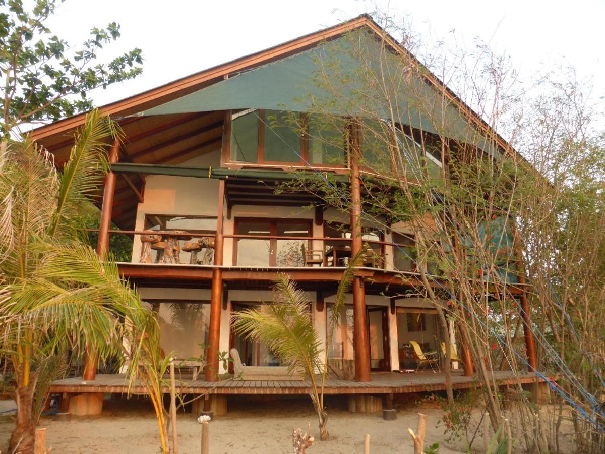 Castaway Surf Retreat 1 Ξενοδοχείο Sekongkang Εξωτερικό φωτογραφία