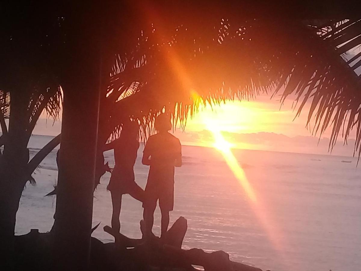 Castaway Surf Retreat 1 Ξενοδοχείο Sekongkang Εξωτερικό φωτογραφία