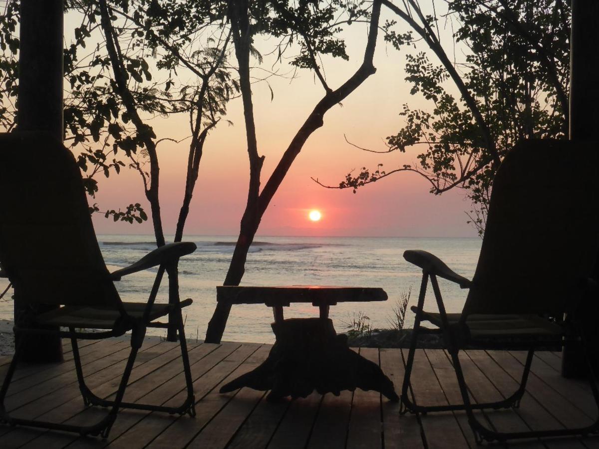 Castaway Surf Retreat 1 Ξενοδοχείο Sekongkang Εξωτερικό φωτογραφία